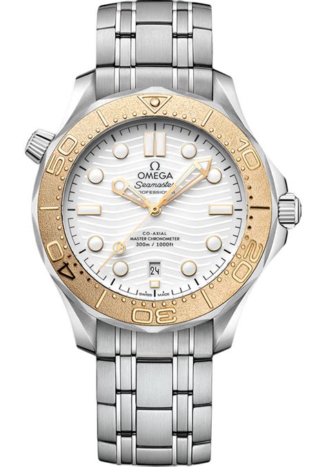 Seamaster Diver 300M 42 mm, Oro Moonshine™ su Cinturino in 